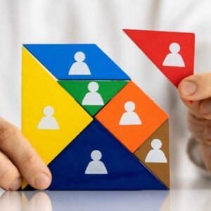 Imagen de Aprende a Estar Bien con Svit Bytka: piezas de puzzle con figuras humanas representan la gestión emocional y counseling, el acompañamiento y el equilibrio personal.